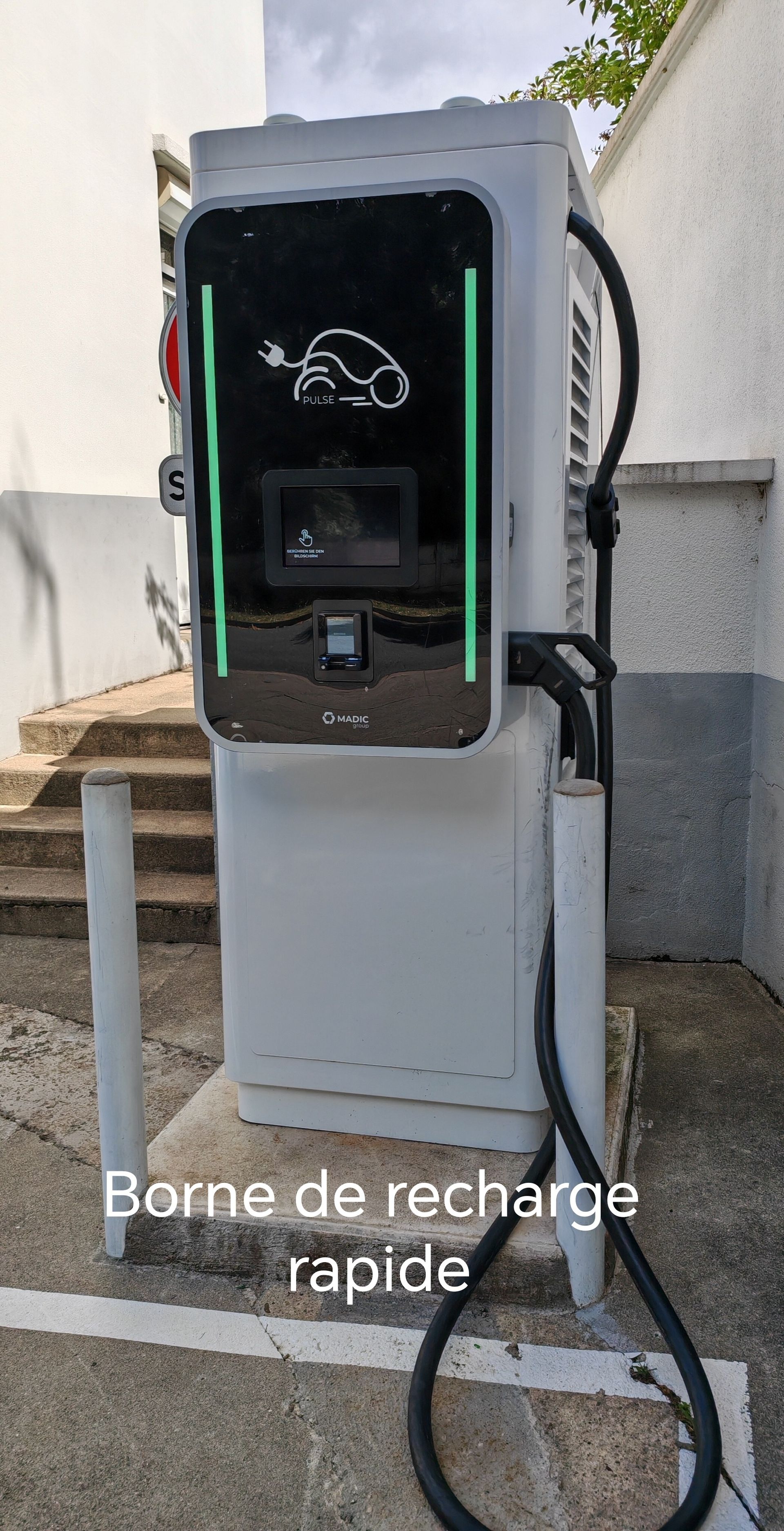 Borne de recharge électrique rapide Cantat Nicole — Lapalisse